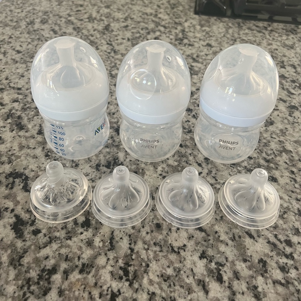 Avent 4 oz Bottles (Set of 3 with 4 extra Nipples)